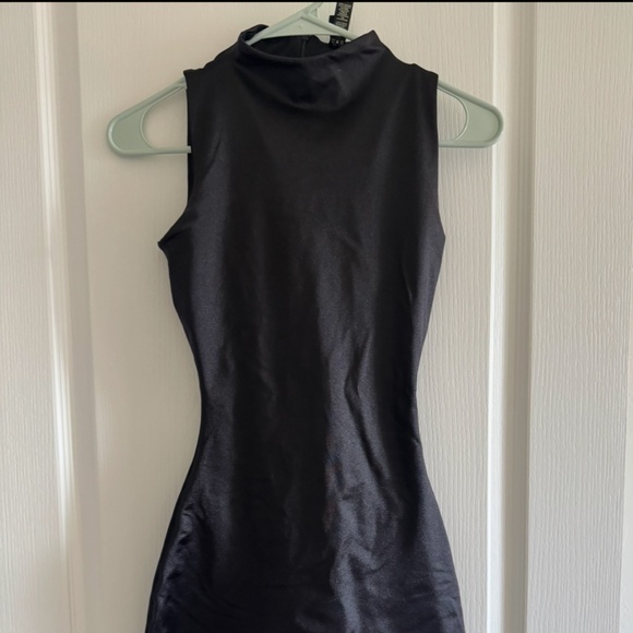 SKIMS ALL IN ONE SHINE MOCK NECK MID THIGH ONESIE ROMPER ONYX XS - Picture 3 of 5